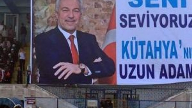 Taraftarlardan Başkan Kamil Saraçoğlu’na: Seni Seviyoruz Kütahya’nın Uzun Adamı