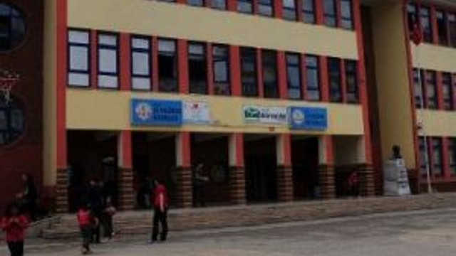 İlkokul Öğrencilerini Tacizle Suçlanan Öğretmen Tutuklandı