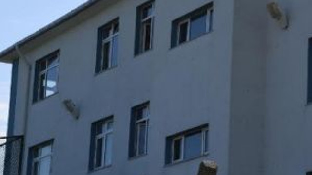 3'üncü Kattaki Sınıfın Penceresinden Düşen Öğrenci Ağır Yaralandı