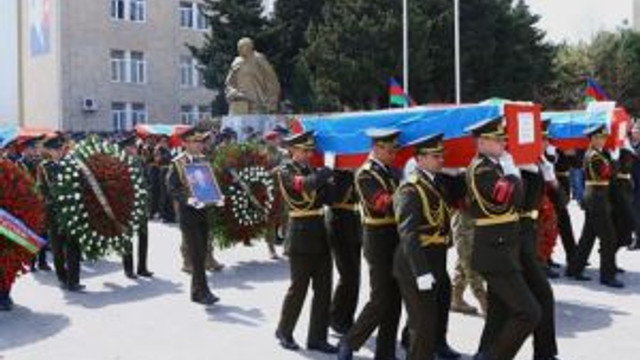 Azerbaycan Şehitlerini Uğurladı