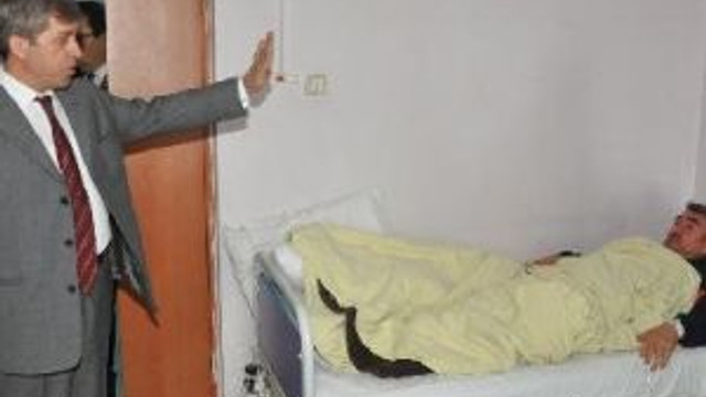 Bitlis Valisi Çınar Yaralı Askerleri Hastanede Ziyaret Etti