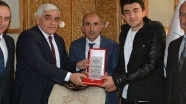 Başkan Kara, Ygs’de Türkiye 90’ Ncısı Olan Dokuzluoğlu’nu Ödüllendirdi