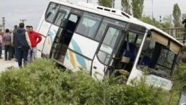 Midibüs Yoldan Çıktı: 11 Yaralı