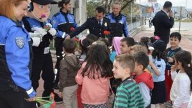 Minik Öğrencilerden Emniyete Ziyaret