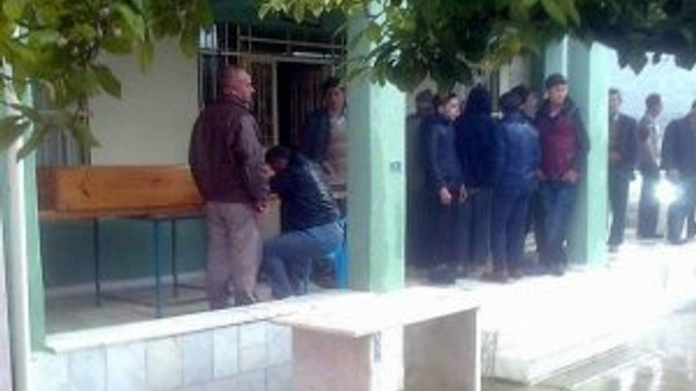 Cenazeyi bekleyen cemaat gelen haberle şok oldu