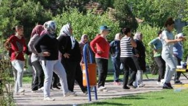 Parklarda Sabah Sporları Başladı
