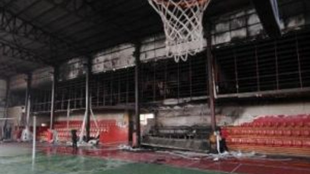Pkk'lı Teröristler Van'da 4 Günde 3 Okul Ve 1 Spor Salonunu Yaktı