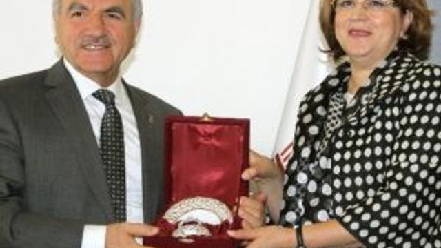 Azerbaycan Eğitim Müşavirinden Rektör Harmandar’a Ziyaret