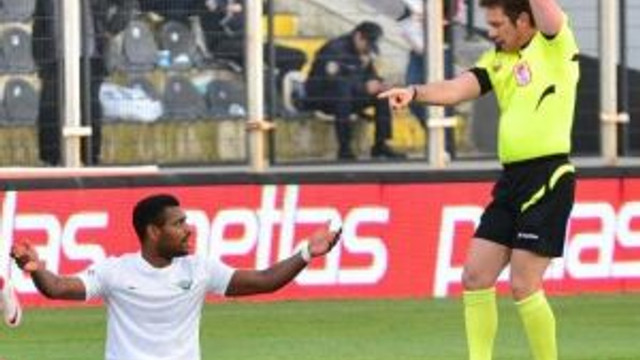 Akhisar Belediyespor'dan Hakeme Öfke