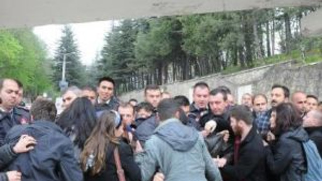 Eskişehir'de Kampüs Önünde Arbede