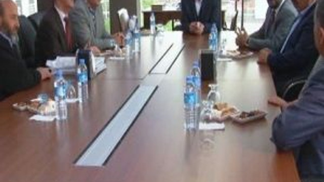 Kızılay’dan Manas Evlerine Teşekkür Plaketi