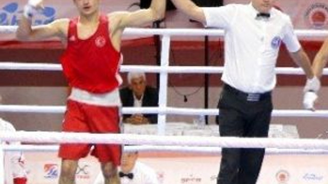 Milli Boksör Volkan Gökçek Çeyrek Finalde