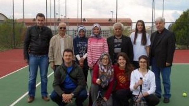 Evliya Çelebi Anadolu Lisesi Kız Kort Tenisi Takımı İzmir Bölge Yarışlarında