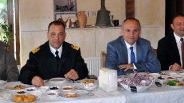 Didim Sahillerinde Şortlu, Havlulu Polisler