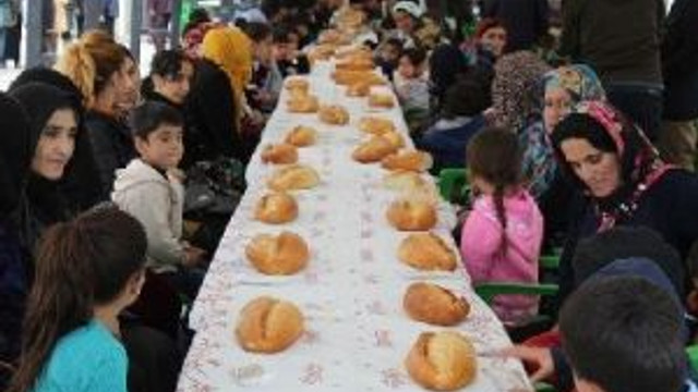 Başkale'de Yüksekovalı Ailelerle Dayanışma Yemeği