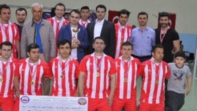 Kırkağaç’ta Voleybol Turnuvasının Şampiyonu Ayyıldız