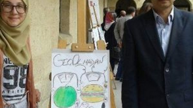 Kız Anadolu İmam Hatip Lisesi Obezite Ve Diyabete Karşı Afiş Yarışmasında Birinci Oldu