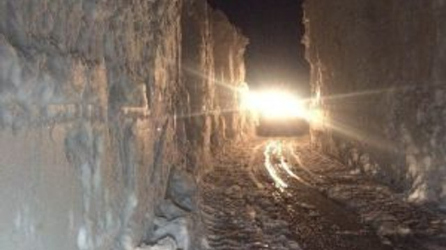 Van Bahçesaray Yoluna Çığ Düşmesi