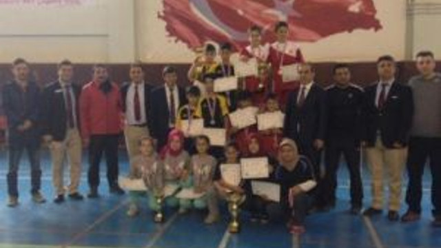 Okullar Masa Tenisinde Yarıştı