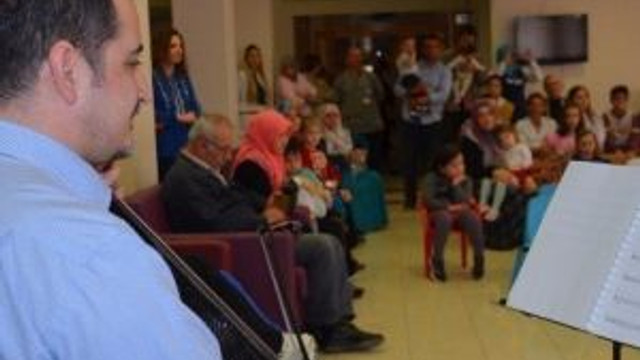 Çocuk Hastalara Hastanede Senfoni Konseri