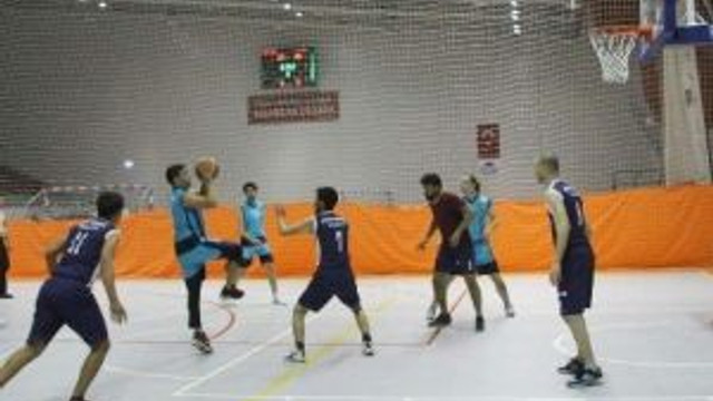 Neü’de Geleneksel Spor Şenlikleri Başladı