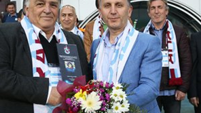 Trabzonspor'un efsanelerine plaket verildi