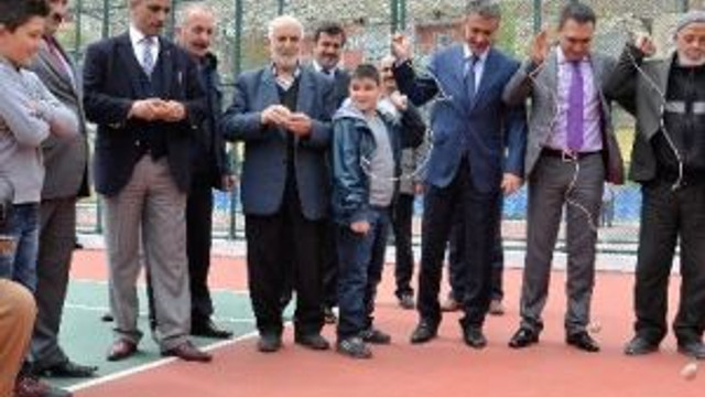 Dede Ve Torun Birlikte Topaç Çevirdi