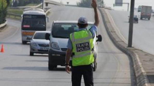 1 Ayda Bin 328 Araç Trafikten Men Edildi