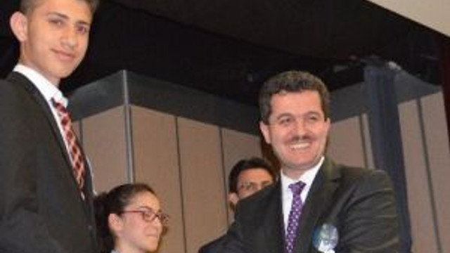 Siyer-i Nebi Yarışmasında Dereceye Girenlere Ödülleri Verildi