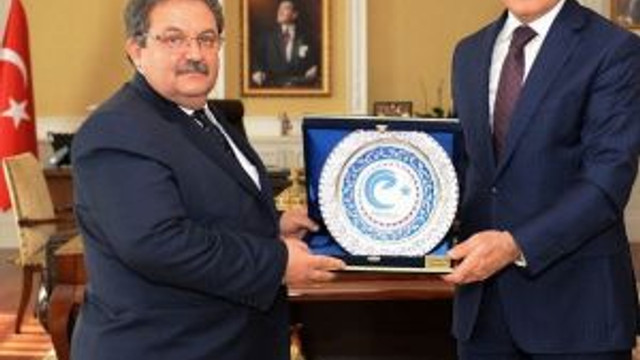 Rektör Doğru, Vali Altıparmak’ı Ziyaret Etti