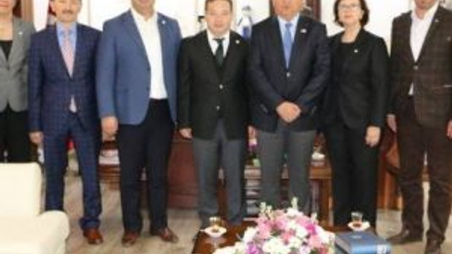 Salman’a Yeşilay Rozeti