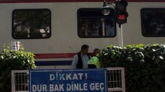 Yaya Geçidinde Tren Çarpan Liseli Yaralandı