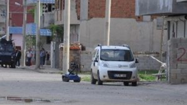 Polis Şüpheli Araçta İnceleme Yaptı