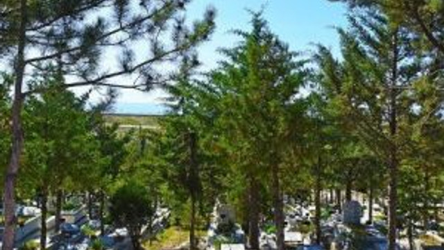Mezarlıklarda Bahar Temizliği Başladı
