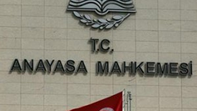 Anayasa Mahkemesi'nden AK Parti ve CHP kararı