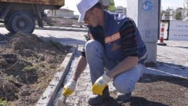 Fen İşleri Ekipleri Mahallelerde Yoğun Çalışıyor