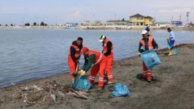 Büyükşehir Belediyesi, Van Gölü'nde 5 Ton Çöp Topladı