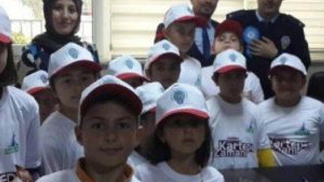 Kartepe Bilgi Evi Öğrencileri Polisleri Unutmadı