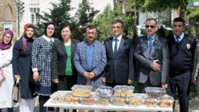 Engelli Anneleri Terörle Mücadele Eden Kahramanlara Börek Gönderdi