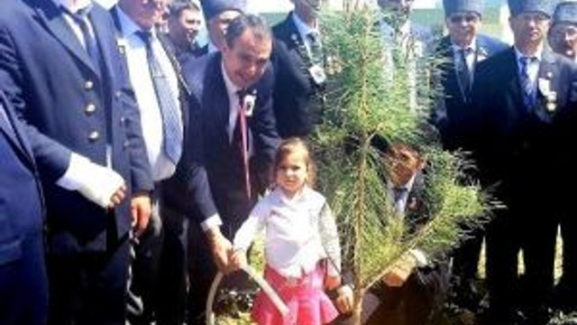 Atatürk’ün Ayvalık’a Gelişinin Anısına Gaziler Fidan Dikti