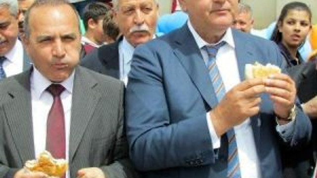 Çeşme'den 'En Uzun Hamburger' Rekoru