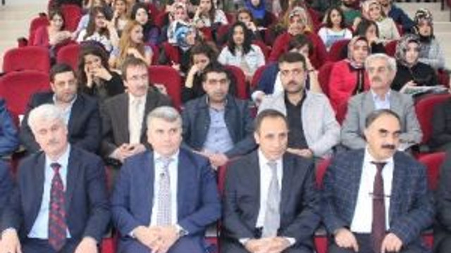 Elazığ’da ’Medyada Yeni Yönelimler Ve Gazeteciliğin Geleceği’ Adlı Seminer Verildi