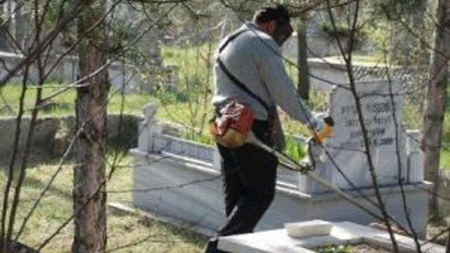 Kastamonu Mezarlıklarına Bahar Bakımı
