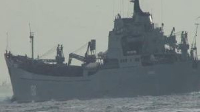 Rus savaş gemisi İstanbul Boğazı'ndan geçti !