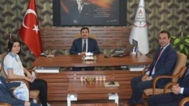 Başarılı Öğrencileri Kabul Etti