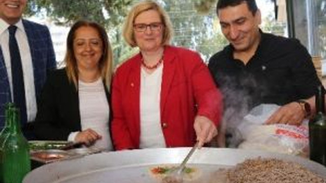 Alman Belediye Başkanı, Kardeş Kent Mezitli’yi Ziyaret Etti