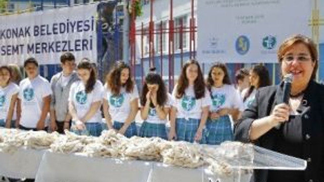 Konak’ta Naylon Poşete Karşı Bez Torba