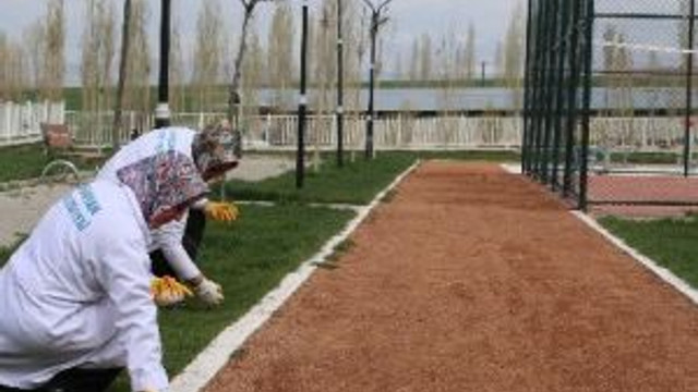 Bünyan’da Parklara Kadın Eli Değdi