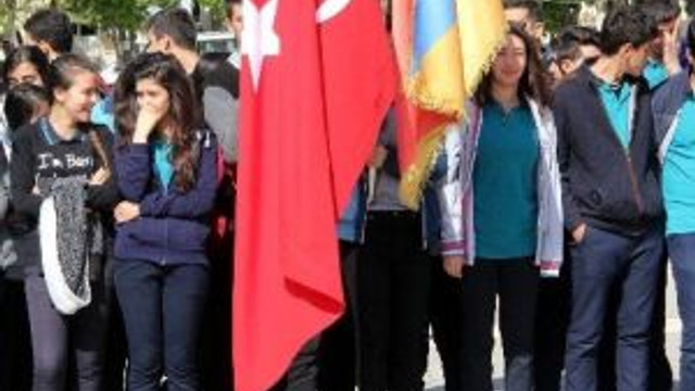 Turizm Haftası Dolayısıyla Atatürk Anıtına Çelenk