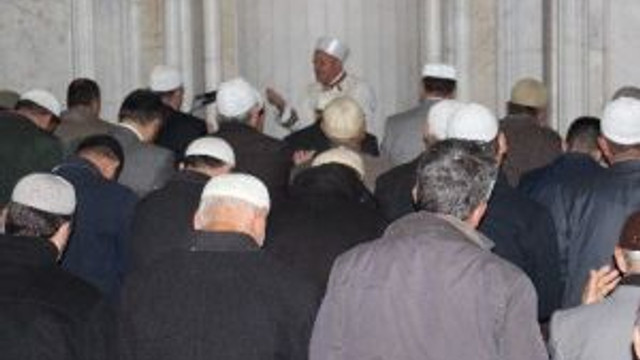 Beyşehir’de Belediyeden Sıcak Süt İkramı